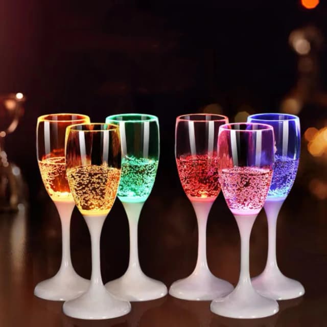 Vasos de luz LED de 6 colores, flautas de champán, copa intermitente de cóctel para fiesta, Bar, Club nocturno, bebida, fiesta de boda de Navidad, venta al por mayor