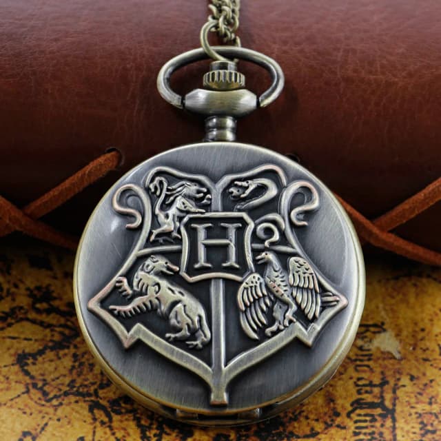 H Academy Badge Shield Colgante Caja de bronce Reloj de bolsillo de cuarzo Reloj digital romano vintage Recuerdo para hombres y mujeres