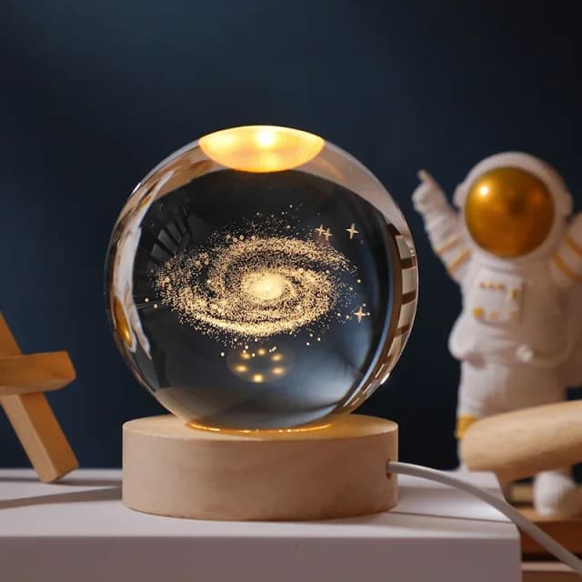Luz nocturna con bola de cristal grabada con base de madera: regalo perfecto para la luz de galaxia del día de San Valentín y del aniversario