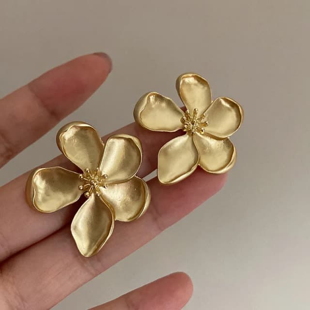 Yupsk-pendientes de flores de Metal con textura mate para mujer, joyería de fiesta de moda con flores de cinco hojas, Color dorado Retro francés