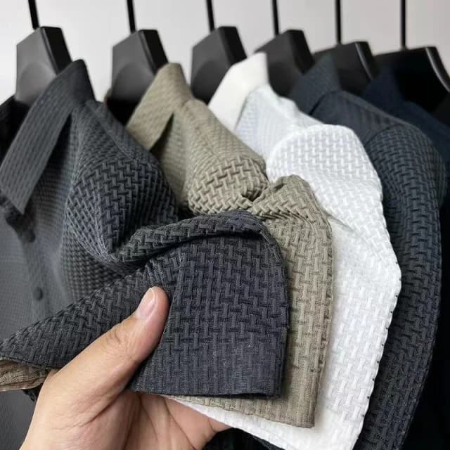 Nueva camisa POLO de Color sólido con flores de hueso de manga corta informal de negocios para hombre, Top versátil cómodo y transpirable a la moda para verano