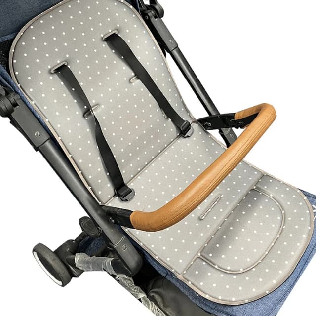 Cojín de asiento Universal para cochecito de bebé, silla de mesa de comedor, cinturón de seguridad de mano, diseño de agujero, suave y transpirable, comodidad, 1 unidad