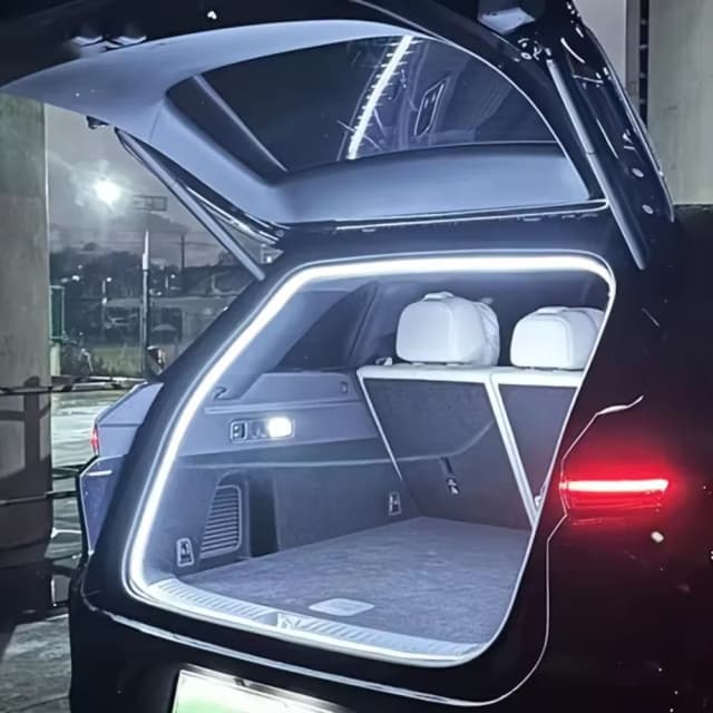 Iluminación de maletero de alto brillo para coche, luz ambiental, decoración interior, cableado LED, tira de luces para puerta trasera con detección automática sin cables