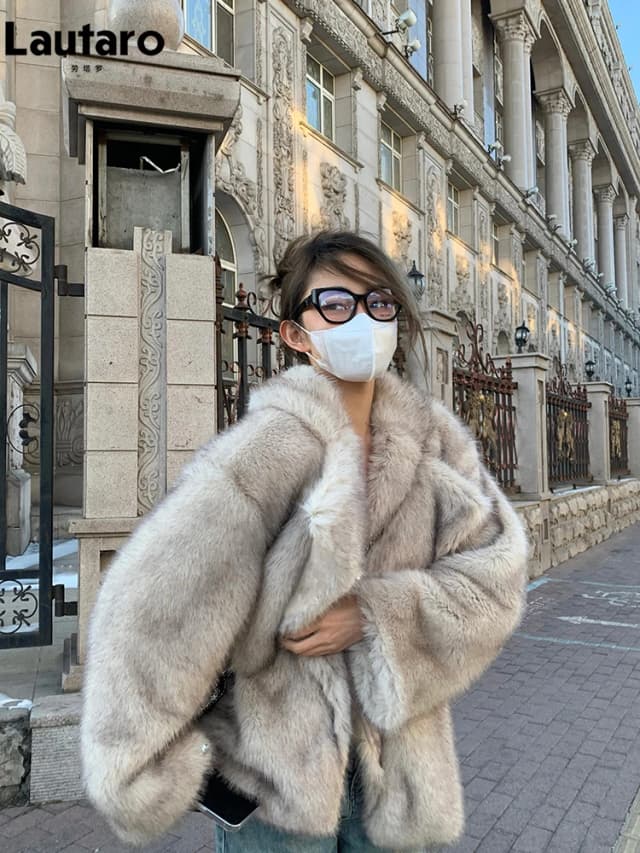 Lautaro Otoño Invierno de gran tamaño suelto Casual de lujo suave grueso cálido peludo abrigo de piel de zorro de imitación mujer chaqueta mullida de manga larga 2024