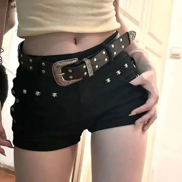 Pantalones cortos vaqueros negros sexis de cintura baja Y2K para mujer, pantalones cortos vaqueros populares góticos Punk, moda coreana para mujer, pantalones cortos ajustados